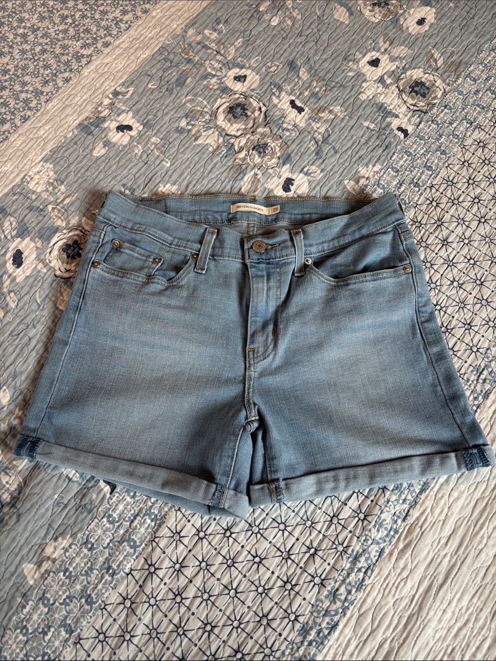Levi's Light Blue Denim Rolled-Hem Women's Shorts size 29, like new.